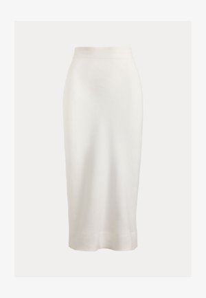 Valkoinen midi kynähame, jossa korkea vyötärö ja sileä kangas, esillä yksinkertaista vaaleaa taustaa vasten.