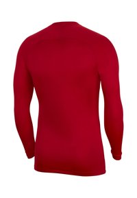 Rotes, langärmliges Sportshirt, figurbetontes Design, glatte Textur und keine sichtbaren Logos oder Muster. Rückansicht, die die nahtlose Schulterpartie zeigt.