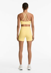 OYSHO STRAPPY BACK - Sport-bh met light support - yellow