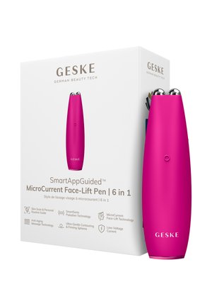 Pink GESKE MicroCurrent Face-Lift Pen ved siden af sin hvide æske med produktnavn og nøglefunktioner listet.