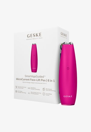 Pink GESKE MicroCurrent Face-Lift Pen ved siden af sin hvide æske med produktnavn og nøglefunktioner listet.