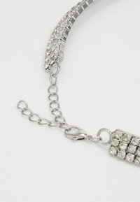 Pieces PCBILA CHOKER NECKLACE - Verižica - silver-coloured