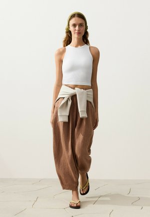 OYSHO, Pantalon classique - brown