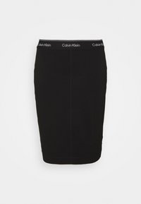 Černá přiléhavá sukně s elastickým pasem s logem Calvin Klein. Vyrobená z hladké látky se střihem do přímky bez ozdob.