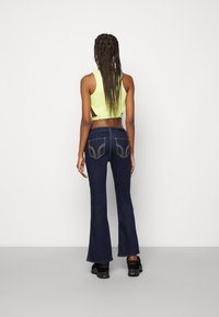 Hollister Co. - LOW RISE BOOT  - Vaqueros bootcut - blue - 2