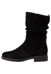 Bottines en suède noir avec un design décontracté. Bout arrondi, semelle plate en caoutchouc et détail de couture subtil sur les côtés.