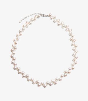 Pareln elegante ketting met ronde, glanzende witte parels in verschillende maten, gezet op een delicate ketting met een kreeftsluiting. Verstelbare lengte.