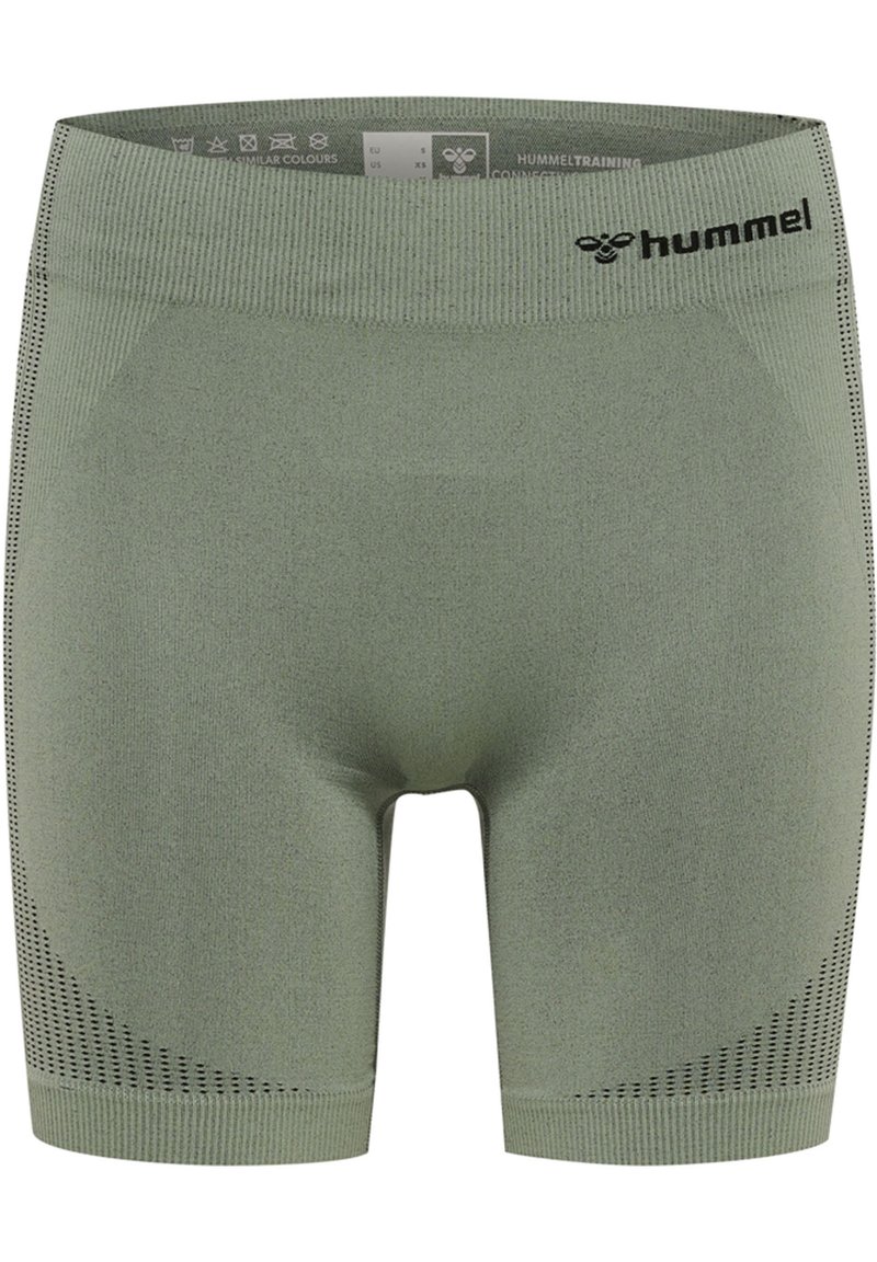 Zielone sportowe szorty wykonane z teksturowanej tkaniny. Posiadają ryflowany pas oraz perforowane akcenty po bokach. Logo Hummel na pasie.