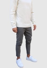 2Y Premium PREMIUM CROPPED  - Vászonnadrágok - grey
