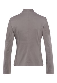 Grijze op maat gemaakte blazer met lange mouwen, een notch-kraag en een gladde stoftextuur. De achterkant heeft strakke lijnen en minimale stikdetails.