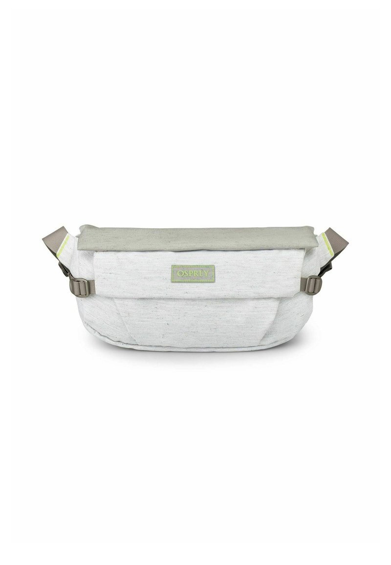 Borsa a vita in tessuto grigio e bianco con una finitura morbida e strutturata. Presenta una tracolla regolabile e un patch con il logo sulla parte frontale.