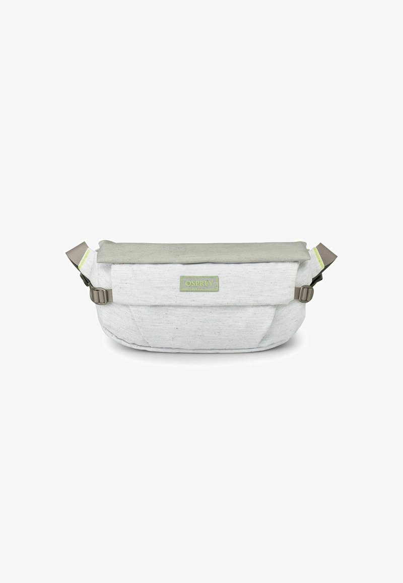 Borsa a vita in tessuto grigio e bianco con una finitura morbida e strutturata. Presenta una tracolla regolabile e un patch con il logo sulla parte frontale.