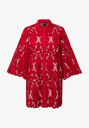 Rode kanten blouse met een open bloemen uitsnede, gespreide kraag en brede mouwen. Textuurstof met gegolfde randen.