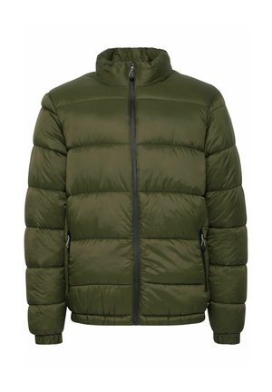 Alyvuogių žalumo pūkinė striukė su aukštu apykakle, užtrauktuku priekyje ir šoninėmis kišenėmis; turi lygų, blizgantį paviršių ir siuvinėtus skyrius.