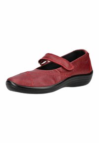 Chaussure plate Mary Jane rouge avec bride velcro ajustable, semelle noire et couture décorative en zigzag sur la tige.