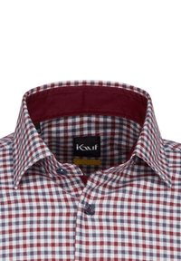 Karierte Hemd mit rot, weiß und blauem Muster; hat einen kastanienbraunen Innenkragen. Hergestellt aus Baumwolle, verfügt es über Knopfverschluss und hat eine weiche Textur.