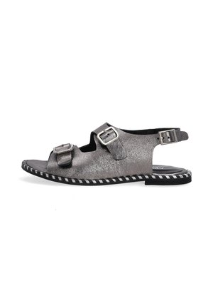 Metallic sølv sandaler med to justerbare spænder, åben tå-design og en struktureret overflade. Har en syet sort og hvid sål.