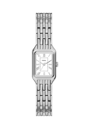 Zilverkleurig rechthoekig Fossil polshorloge met witte wijzerplaat, Romeinse uurcijfers, drie wijzers en een metalen schakelarmband.