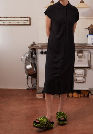 Skjortekjole - black