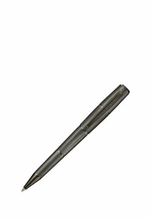 Metalgrå Hugo Boss kuglepen med tekstureret greb og clips, placeret diagonalt på en hvid baggrund.