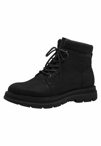 Botas negras de cuero con cordones hasta el tobillo, que cuentan con un cuello acolchado, suela de goma texturizada y detalles de costura sutiles.