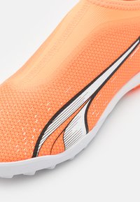 Puma ULTRA MATCH UNISEX - Rasen-Fußballschuhe - ultra orange/white/blue glimmer