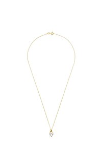 Collar de tono dorado con una cadena delgada y un colgante en forma de corazón en el centro, con una superficie clara y facetada.