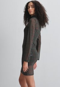 Sarah Regensburger POWER DRESS - Φόρεμα σε ίσια γραμμή - multicolor