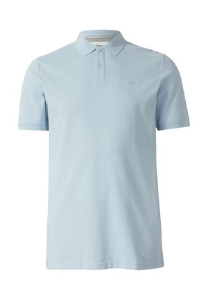 Hellblaues Poloshirt mit kurzen Ärmeln, zwei Knöpfen und Kragen, schlichtes Design mit dezentem Logo auf der linken Brust.