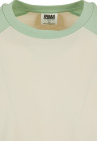 Urban Classics RAGLAN TEE - Trükipildiga T-särk - whitesand vintagegreen
