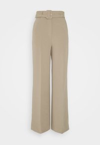 Pantalons larges beiges à taille haute ceinturée, fabriqués dans un tissu lisse, dotés de plis avant tailleur et d'une finition soignée.