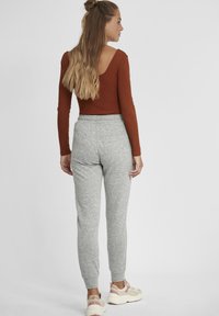 Oxmo OXBENITA REGULAR FIT - Treniņtērpa apakšdaļas - light grey melange