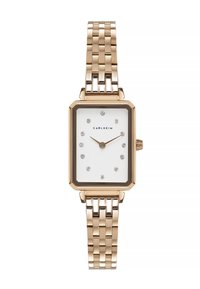 Reloj rectangular en tono dorado con un dial blanco, marcadores de hora de diamante y un diseño de pulsera de eslabones metálicos. Presenta un bisel negro y el nombre de la marca.