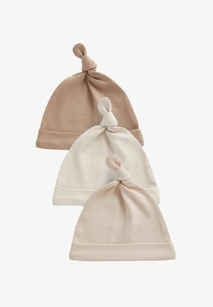 Trois chapeaux pour bébé en tissu doux dans des tons beiges, ornés d'un nœud torsadé sur le dessus et d'un revers en bas pour un ajustement réglable.
