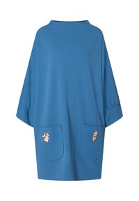 Blaues, weit geschnittenes Kleid mit Dreiviertelärmeln und zwei vorderen Taschen, verziert mit goldfarbenen dekorativen Akzenten.
