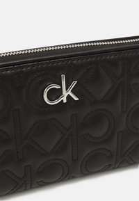 Calvin Klein RE LOCK WALLET QUILT - Wallet - black