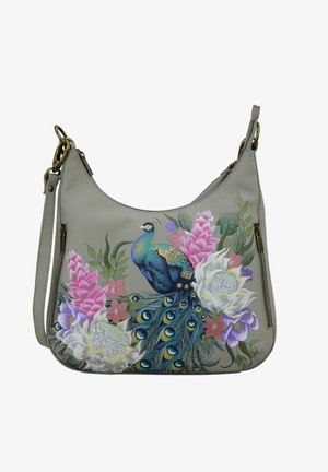 Grijze leren handtas met een pauw en florale ontwerpen in levendige kleuren, met een gladde afwerking en een enkele verstelbare schouderriem.