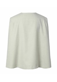 Krema vunena kapa sa strukturiranim ramenima i ravnim rubom, prikazana straga na bijeloj pozadini.