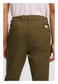 Esprit SLIM FIT - Chino kalhoty - khaki green