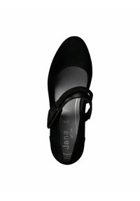 Zapato plano de ante negro con punta redondeada y una correa ajustable. El interior presenta una plantilla acolchada con la etiqueta de la marca.