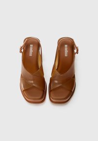 Melissa Aukštakulniai sandalai - brown