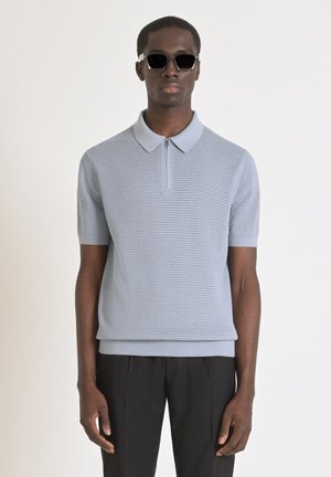 REGULAR FIT WITH LOGOED BADGE - Polo shirt - sky