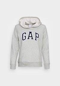 Sweat-shirt à capuche gris avec intérieur crème, présentant un grand logo "GAP" bleu marine sur le devant et une poche avant.