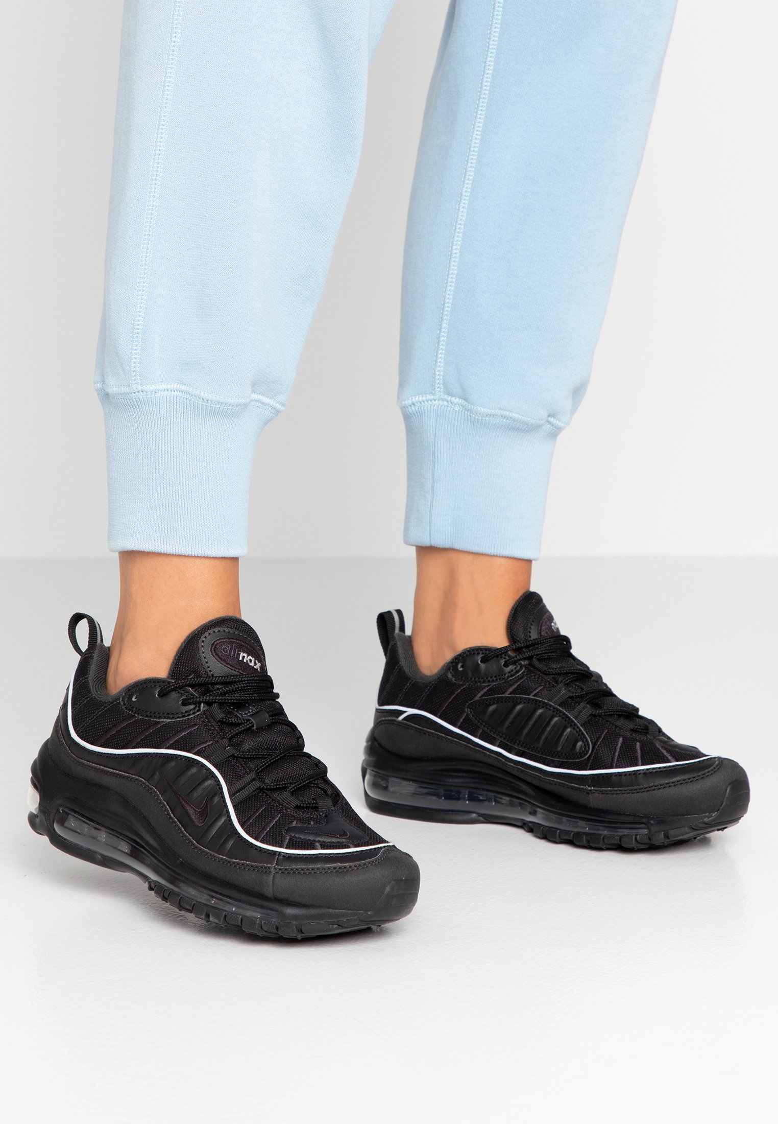 نفس القضايا الدبلوماسية بالطبع Nike Air Max 98 Black Zetaphi Org