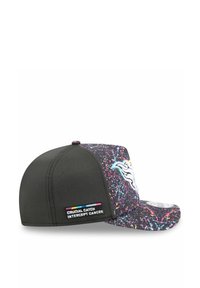 Casquette noire avec un design coloré à pois sur le devant, comportant un logo et une étiquette "Crucial Catch Intercept Cancer" sur le côté.