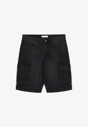 Pantaloni cargo neri in denim, con due tasche frontali e due tasche laterali con patta, chiusura a bottone e una finitura in tessuto testurizzato.