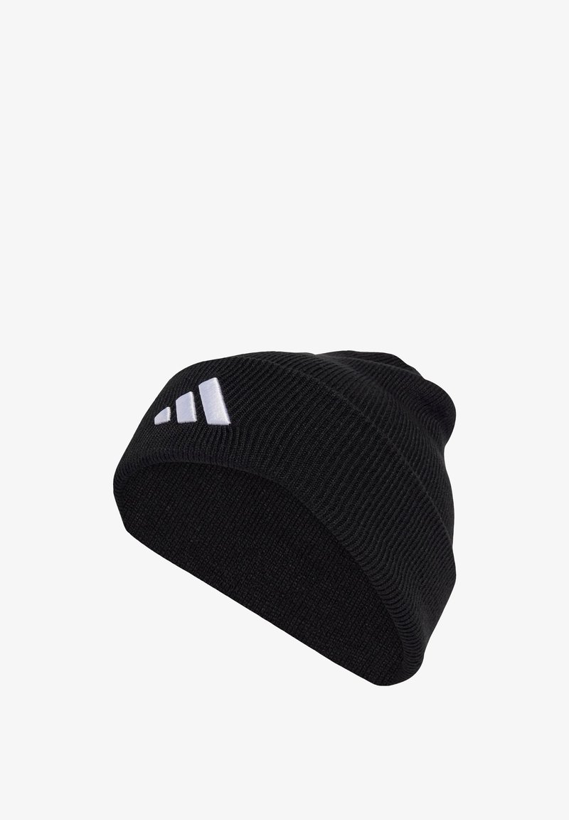 Czarna dzianinowa czapka beanie z prążkowaną teksturą i podwiniętym brzegiem. Zawiera trzy białe równoległe paski po bokach.