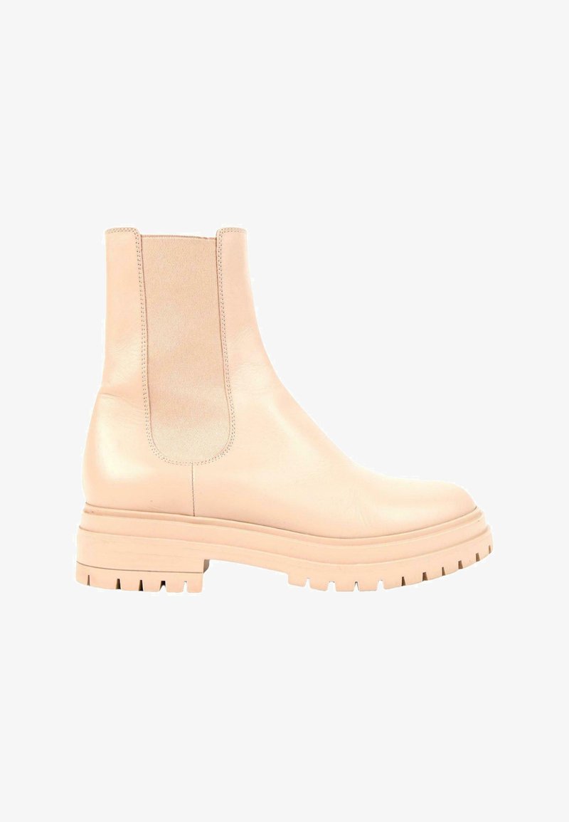 Bottine beige en cuir avec semelle épaisse, empiècement latéral élastique et bout rond, présentée en profil sur fond blanc.