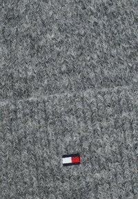 Tommy Hilfiger ESSENTIAL FLAG FUZZY   - Berretto - mid grey
