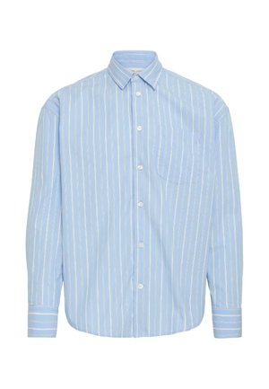 Hellblaues Button-up-Hemd mit vertikalen weißen Streifen, einer einzelnen Brusttasche und langen Ärmeln mit knöpfbaren Manschetten.